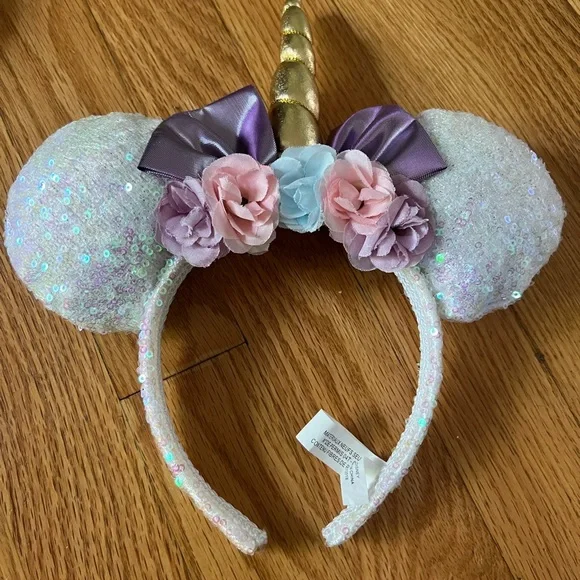 - 4 new unicorn Minnie headbands